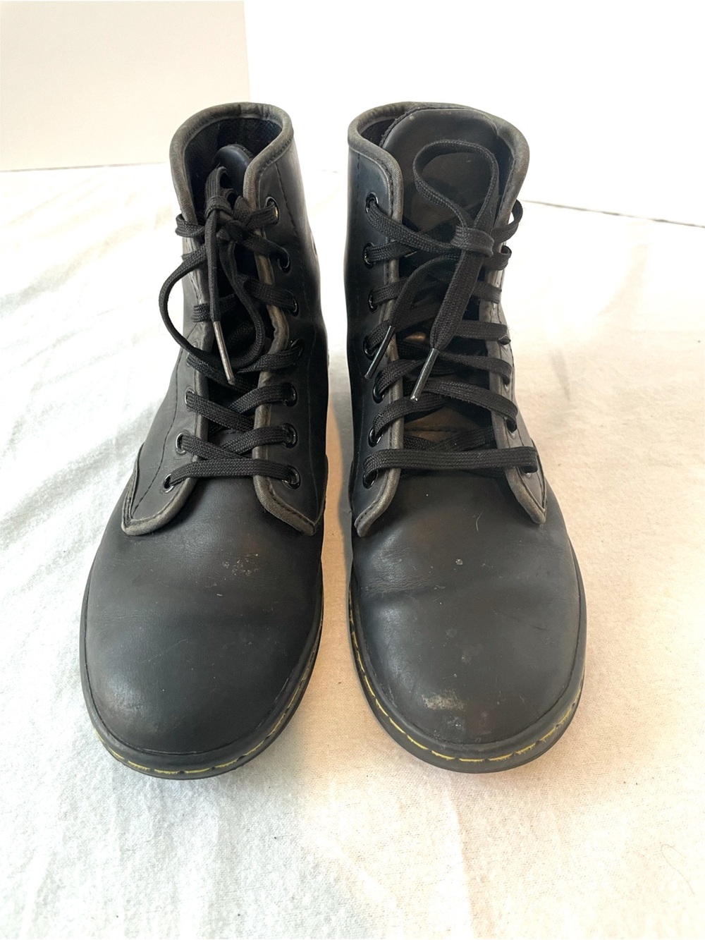 Dr. Marten Black Leather Lace Up Shoe size 7